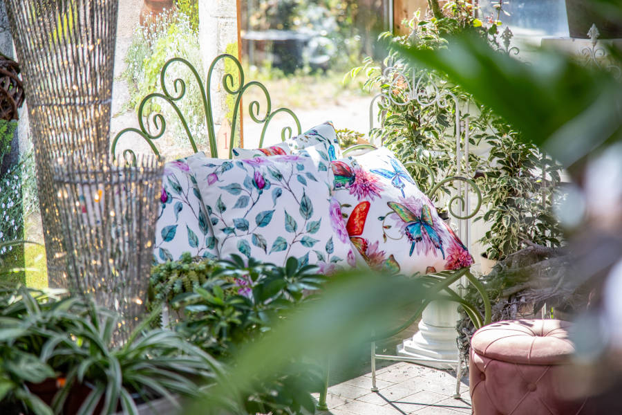 Sitzbereich in der Gärtnerei Stoffers. Gartenmöbel.